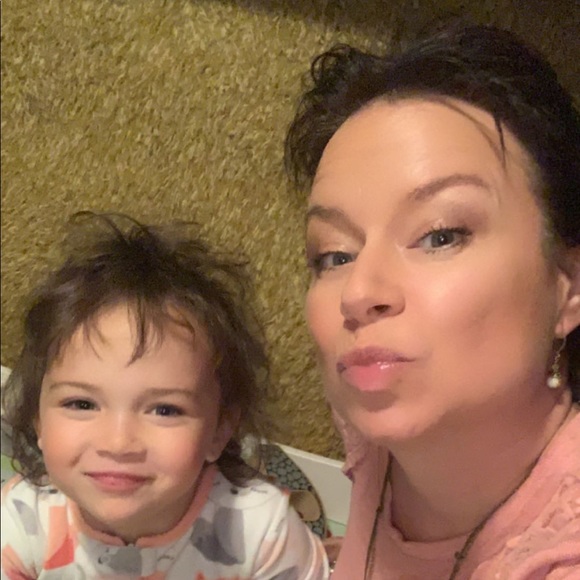 Meet your Posher, April - Picture 1 of 2